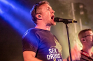 Mit der live Band Krachleder und das Dorffest war sehr sehr gut besucht . _54
